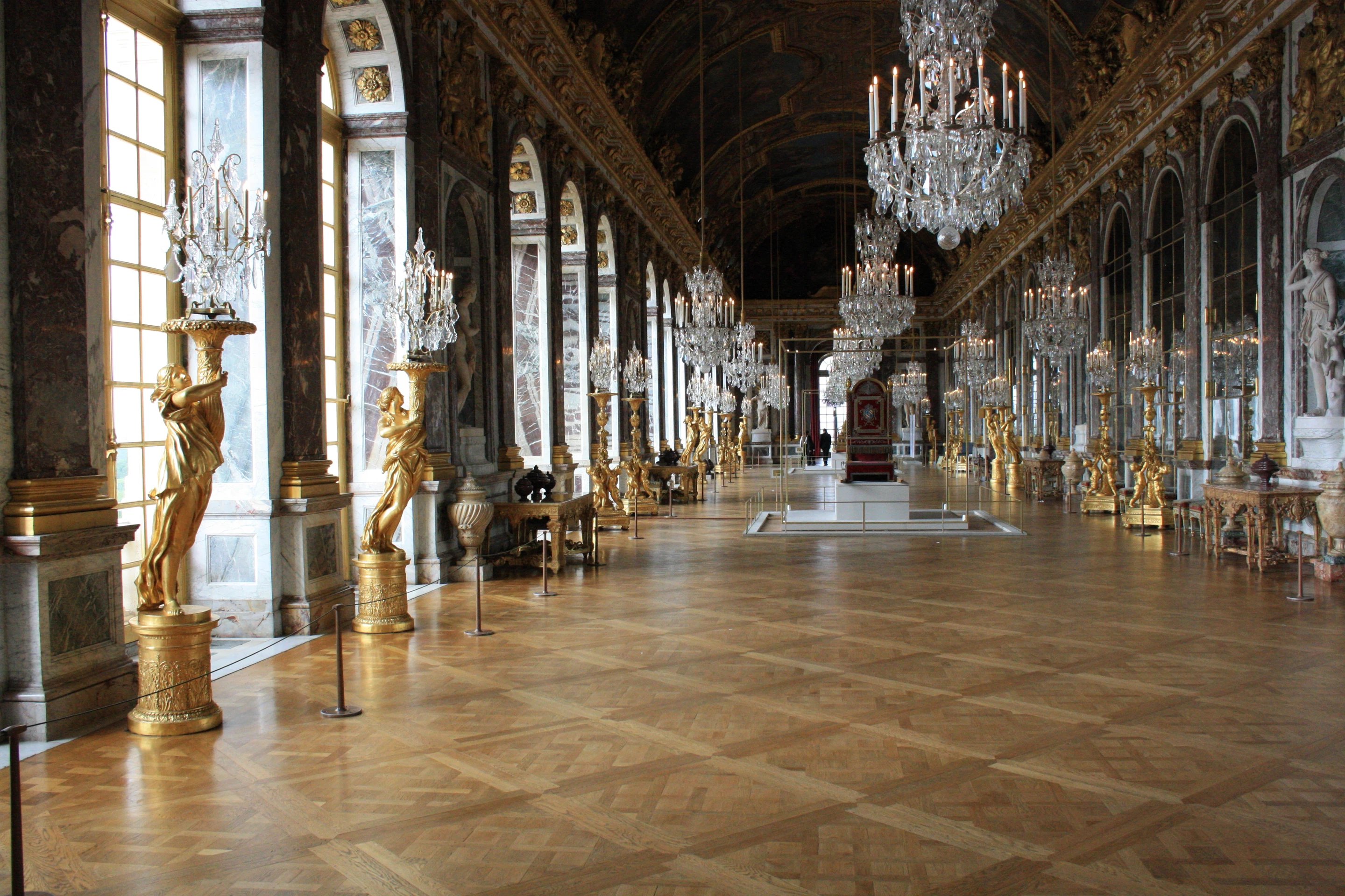 12/Photos-visite-paris/Chateau_de_Versailles_2011_Galerie_des_Glaces.jpg