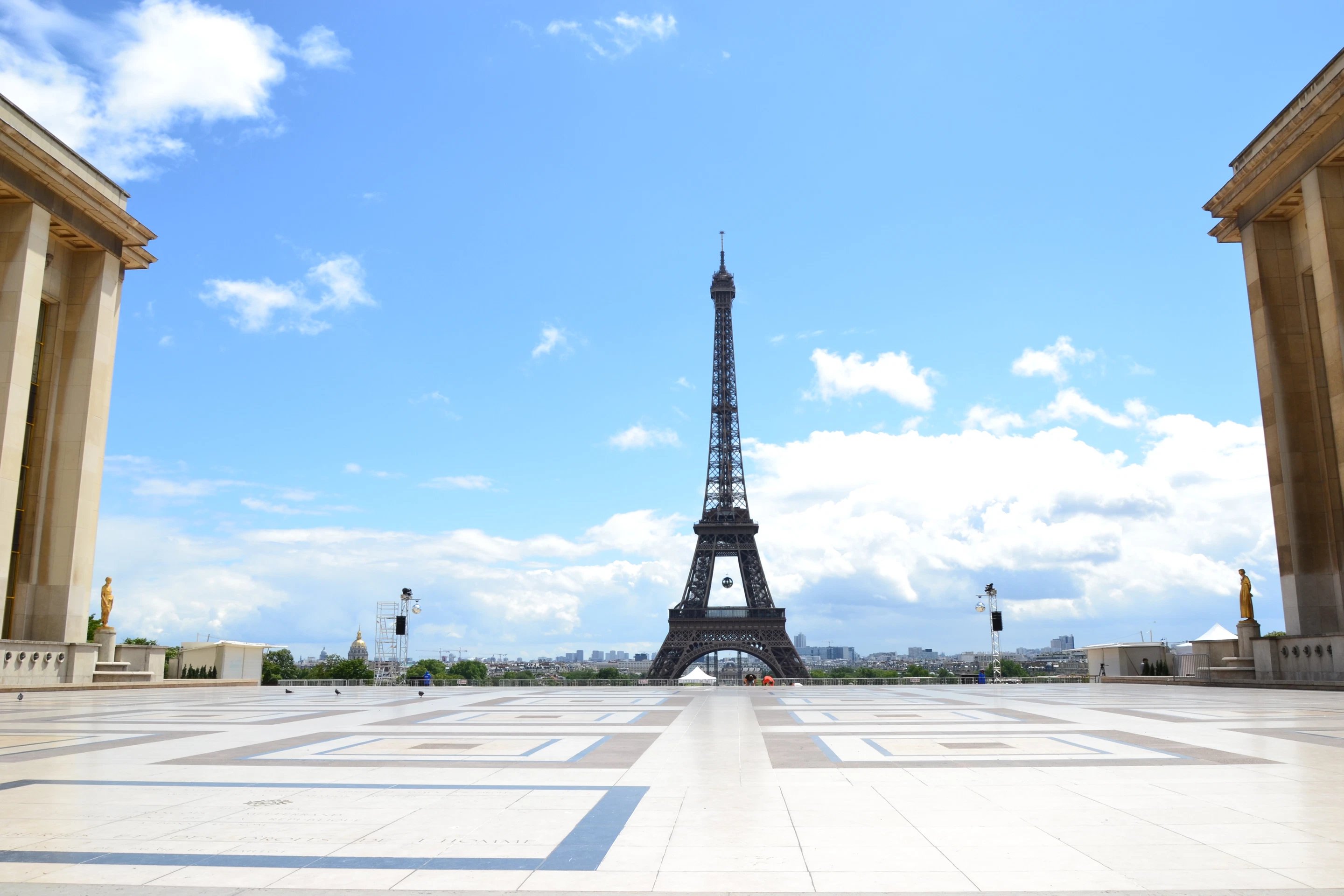 12/Photos-visite-paris/La_Tour_Eiffel_vue_du_Trocadero_-_Apres-midi_du_14_juillet.JPG